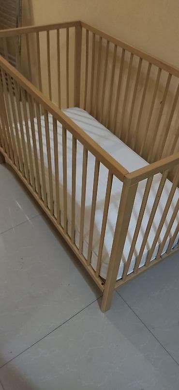Oğlan və qız üçün, İşlənmiş, Dördbucaq, Beşik, Dəstsiz, Matras ilə, Yellənmə mexanizmsiz lalafo.az -da Oğlan və qız üçün, İşlənmiş, Dördbucaq, Beşik, Dəstsiz, Matras ilə, Yellənmə mexanizmsiz