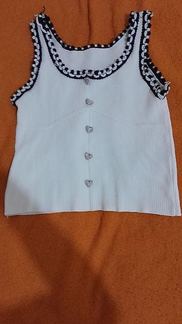rezin bot: Ağ rəngli qadın cropu/top - Qolsuz, qalın rezinli trikotaj/parça — 1