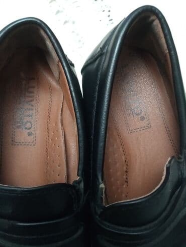 32 razmer: Makasinlər qara rəngdə .Hər biri 9man.32,31və27 razmerlər — 6