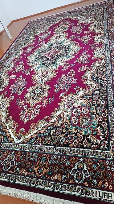 Şərq üslubunda klassik naxışlı xalça - Rəng: əsas fon tünd al-qırmızı