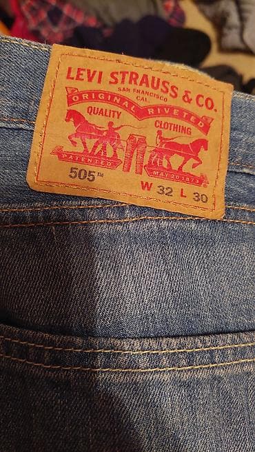cins şalvarlar: Levis 32x30 straight fit — 1