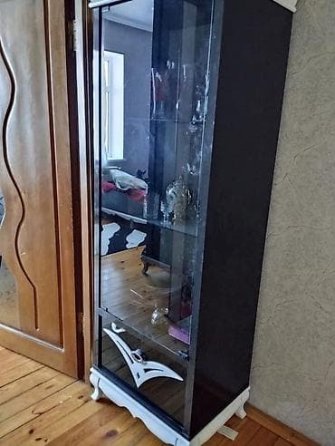 resm desti: Qonaq otağı mebel dəsti Tərkibi: - Geniş güzgülü konsol/komod: üstü — 3