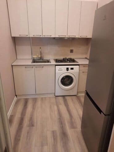 kiraye ev qarayevde: Yeni günəşli,Mərkəzi küçədə,Bazar storenin arxasında,17 — 7