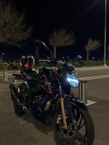 TVS Apache RTR 200 4V (naked street) motosiklet - Rəng: qara, qırmızı