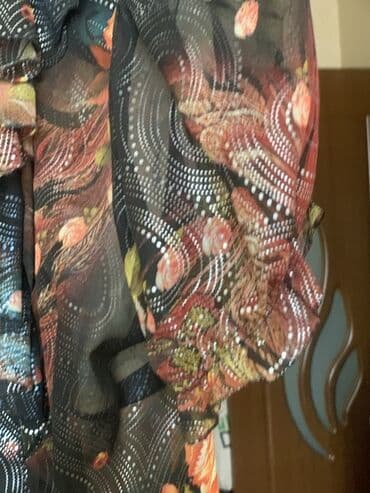 женская блуза в горошек: Qadınlar üçün, qara rəngdə, çiçək naxışlı, şəffaf parçadan olan bluz — 1