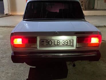 Aksesuarlar və tüninq: LADA 2107 sedan – ağ rəngli, 4 qapılı, arxaötürücülü klassik model — 1