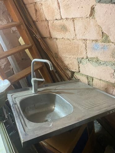 Moyka Smisitel ilə birlikdə Şlanqlarıda var Əla vəziyyətdə Ölçü 80*60