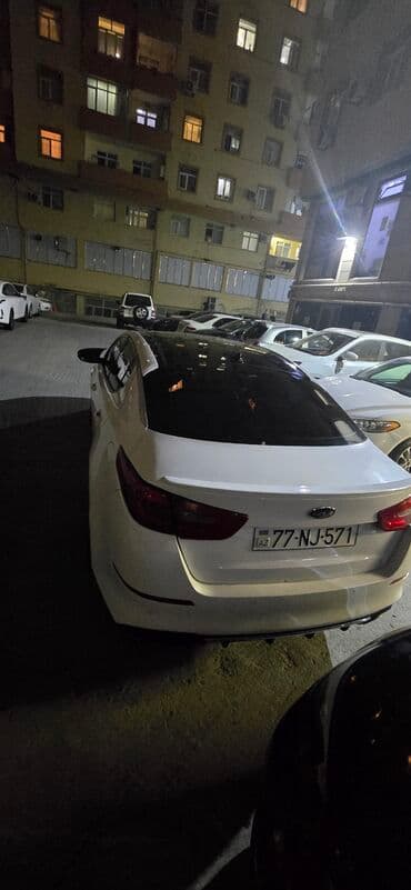 fiat doblo ölüxana: Kia Optima – ağ rəngli sedan Xarici: - Ağ kuzov, qara panoramik dam - — 2