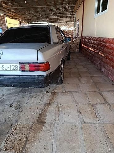 su satan masinlar: Mercedes-Benz W201 (190) sedan - Kuzov: 4 qapılı sedan, açıq boz rəng — 2