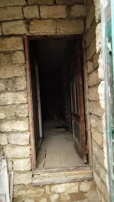 oba mtk ev satilir: Satılır: kiçik həyətyanı sahəsi olan təkmərtəbəli yarımçıq tikili — 2