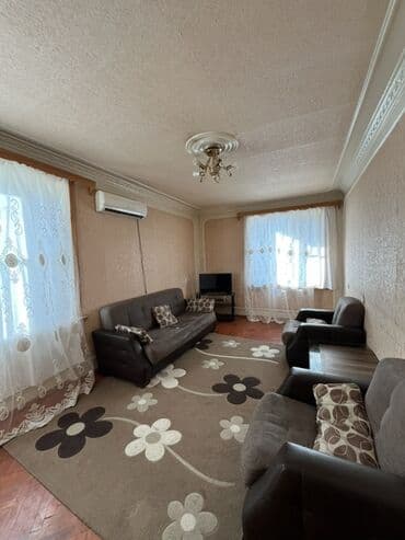 Uzunmüddətli kirayə mənzillər: Mərkəzdə universamın üstündə 9/5-ci mərtəbəsində 2 otaq (otaqlar — 1