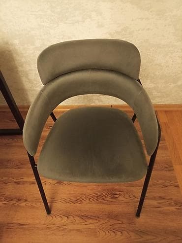 Oturacaq 3 eded var biri 28 azn yenidir ünvan Əhmədli.Çinar 4757