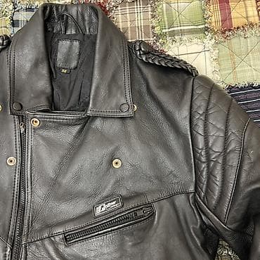 Dəbilqə düyməli motosiklet üslublu qara dəri gödəkçə. Razmer M,L, XL — 2