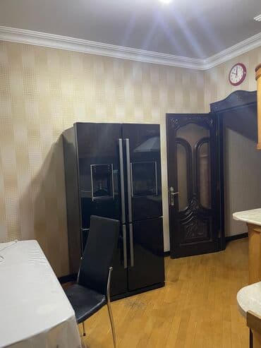 7 mikrorayon: Bakı, 9-cu mikrorayon, 3 otaqlı, Köhnə tikili, m. Memar Əcəmi, 127 kv. m — 10