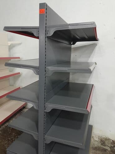 divar rəf: Müxtəlif rənglərdə metal ticarət rəfləri. Hər bir rəf mağaza və ya — 6