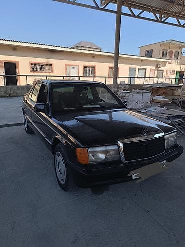 mercedes 180 b: 92 maşınıdı xaiş eliyirəm 2026 ya aid suallar verməyin Mercedes-Benz — 4