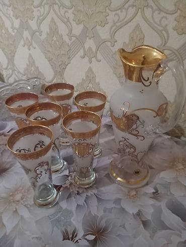 Zərif qızılı naxışlı süfrə dəsti - Tərkibi: 1 ədəd sürahi və 6 ədəd