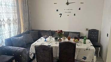 - Qonaq otağı üçün yumşaq künc divan dəsti - Rəng: tünd boz