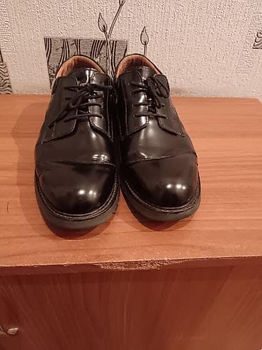 ayaqqabi: Klassik kişi ayaqqabısı – qara rəng, bağcıqlı model. - Material — 3