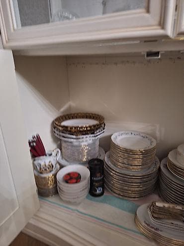 dolab parca: Klassik üslubda vitrin-bufet - Rəng: krem/ivori tonlarında, qızılı — 3