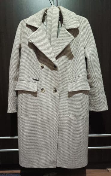 Hicab: Qadın palto – bej rəng, toxuma fakturalı kumaş - Kəsim: Dizaltı — 1