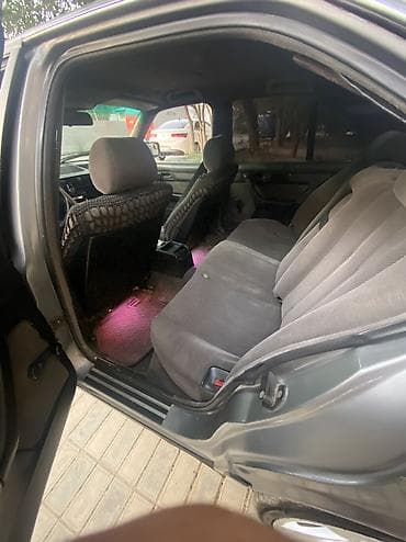 bmw e 38: BMW 5 series: 2 l | 1991 il Sedan — 6