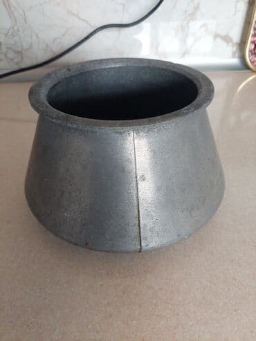 dəmir qutu: Dəmir (döküm) şorba/qatıq süzgəci üçün ağızlıq–huni (konus formalı) - — 1