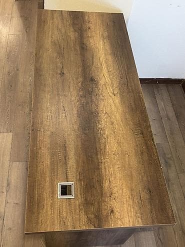 nerj stol: Ofis masaı – taxta teksturalı, düz xəttli dizayn. - Material: Mebel — 2