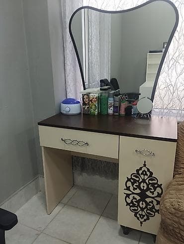 Vizaj masası və güzgü dəsti - Klassik dizaynlı, geniş səthli vizaj