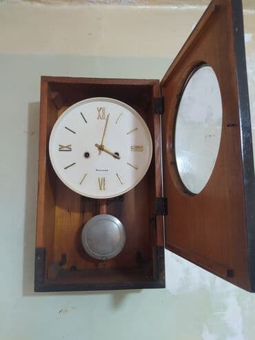 Divar saatları, Mexaniki, Mayatnik