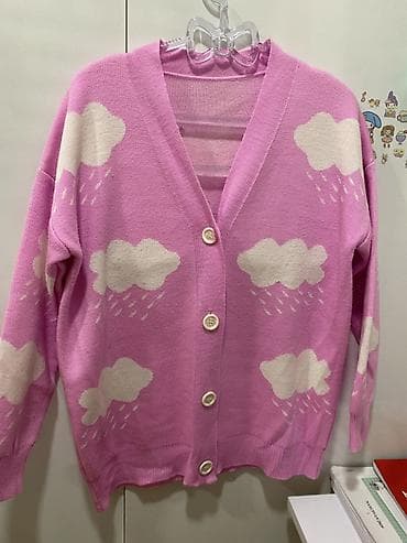 ikinci el xonca: Pembe rəngli naxışlı V-yaxa jaket metroya çatdırılma 1 azn — 1