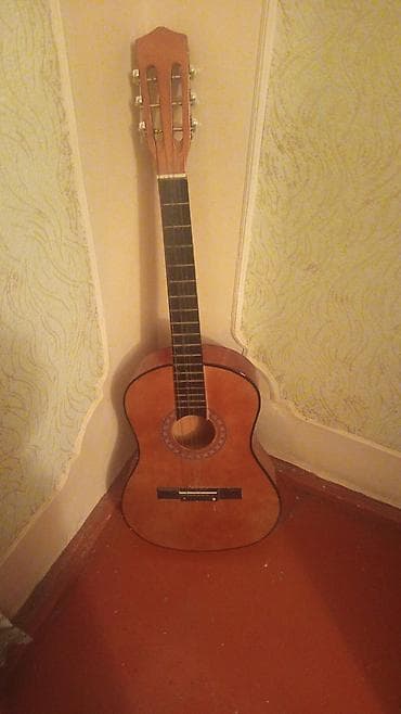 Qarmonlar: Klassik (ispan tipli) akustik gitara - Korpus: təbii ağac, parlaq lak — 2