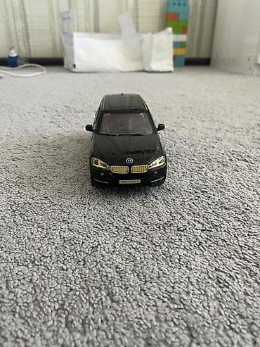 real gitara: Məhsul: Metal miniatür sedan avtomobil modeli (1:32 təxmini miqyas) - — 1