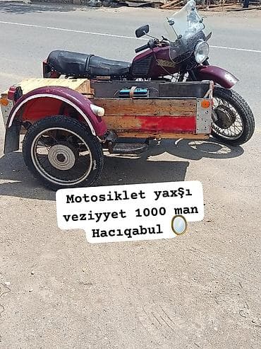 mersedes benz c: Yan qoşqulu motosiklet, ağ-qırmızı rəng çalarlarında. Sağ tərəfdə — 1