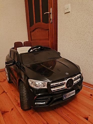 Uşaq üçün elektrik maşınları: Uşaq maşını. Çox az islenib. Elave akkumulyator verilecek. Yeniden — 1