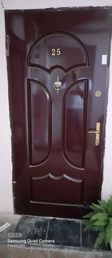 Taxta-şalban: Mənzil üçün İşlənmiş Giriş qapısı Glazok ilə, Ünvandan götürmə — 1