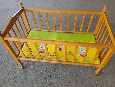 Taxta uşaq beşiyi Qeyd: Beşik 13 illikdir - Material: möhkəm ağac
