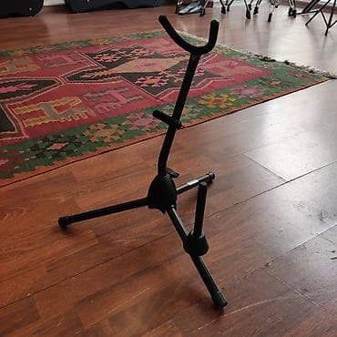 Saksafon və klarnet dayağı Ünvan:Nizami 42 (Daxili işlər nazirliyin