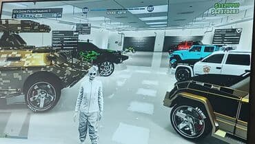 Мототранспорт: Qarajda müxtəlif növ nəqliyyat vasitələri var. Yüksək keçmə — 2