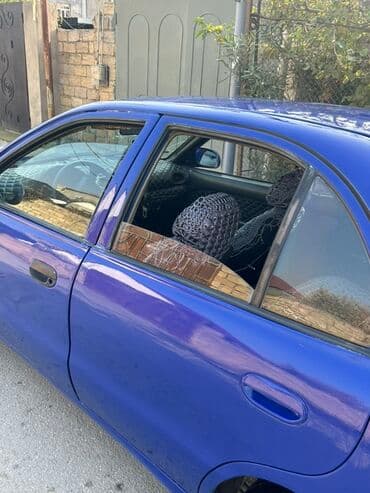 kia sou 2013: Hyundai Accent: 1.5 l | 1995 il Sedan — 9