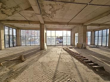 uber canta: Dərnəgül metrosunun çıxışında geniş vitrinli, iki səviyyəli obyekt — 2