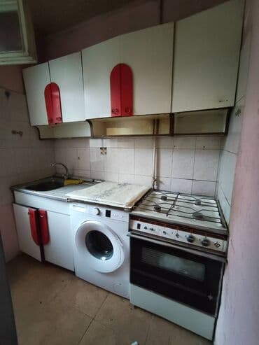 Komodlar: İşlənmiş, Divan, Kreslolar — 9