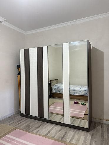 Geniş tutumlu sürgülü qapılı şkaf
Dolab,skaf,sfoner