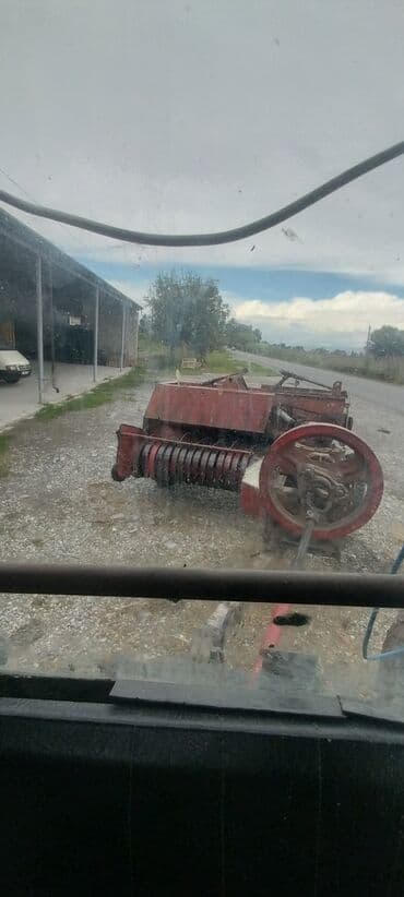 qumlama aparati qiymeti: Ot presi (balya bağlayan) – traktor qoşqusu - Tip: Kvadrat balya — 1