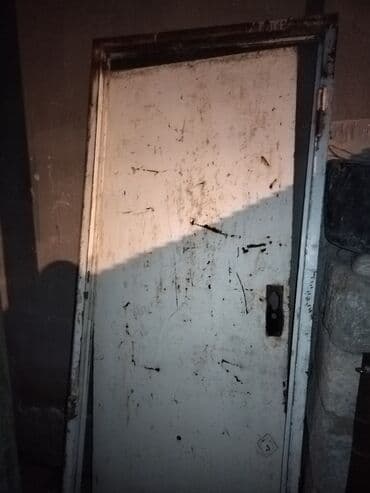 Seyf qapı. şəkillər özünündü, rənglənməlidi, və çox qalın dəmirdəndi