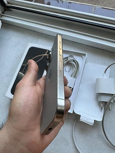 adapter apple: IPhone 16 Pro, White Titanium, Simsiz şarj — 3