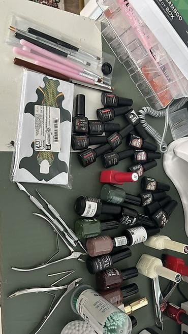 Gözəllik və estetika avadanlığı: Peşəkar manikür/pedikür üçün tam avadanlıq dəsti Tərkib: - SUN 5 Plus — 4