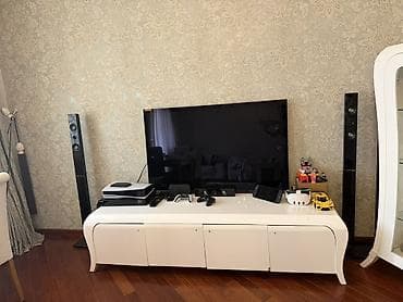 yataxt dəsdi: Ağ rəngdə zərif qonaq otağı mebel dəsti Tərkib: - Geniş bufet/komod – — 3