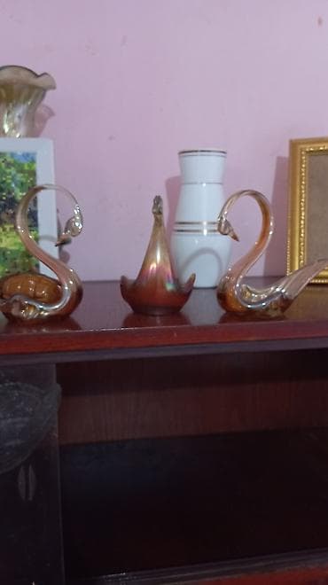 ev əşyalar: Satılır – müxtəlif ev dekoru və kitab dəsti Komplekt: - 2 ədəd — 2