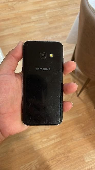 samovar satilir: Samsung Galaxy A3 2017, цвет - Голубой, Битый — 4